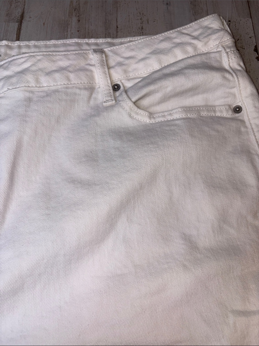 Old Navy High-rise O.G. Straight white denim shorts plus size 24 - Picture 4 of 14